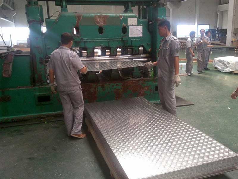 6000 5-bar Aluminum Tread Plate images